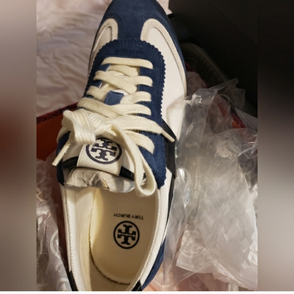 Womens TB sneakers